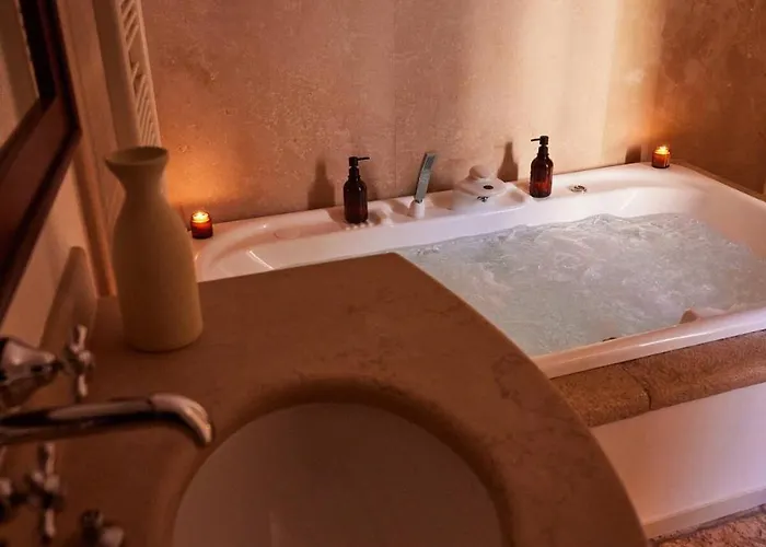 Dimora Storica A Con Terrazzo Jacuzzi X Dimora Storica A Con Terrazzo E Jacuzzi Con 6 Posti Letto E Aria Condizionata בית נופש *